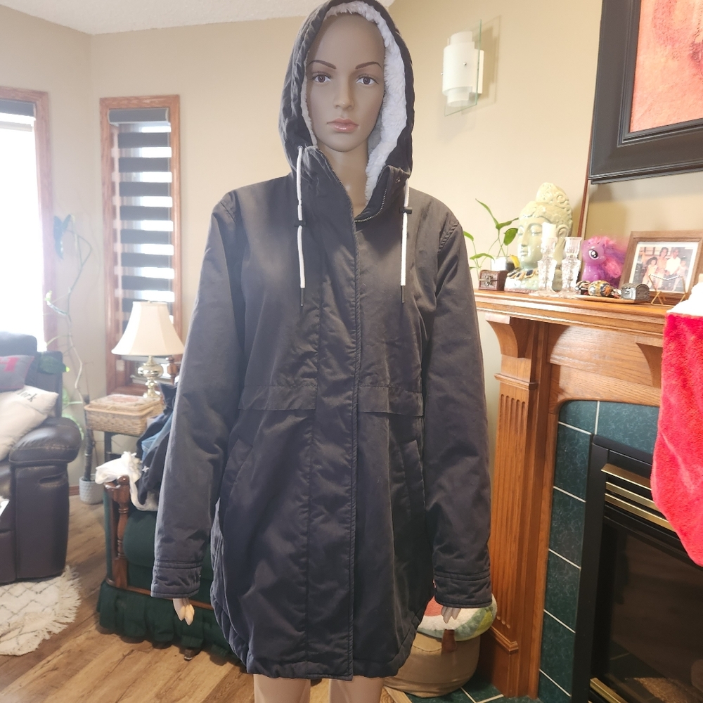 Denver Hayes Black Hooded Ski Jacket. Pile lining. Size LARGE.